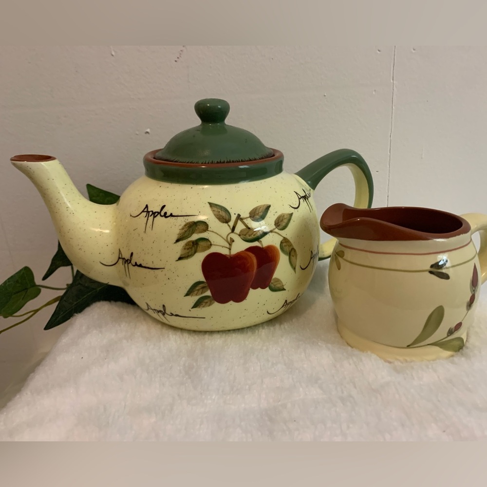 Home Interiors Cream and Green Teapot Set-Cottage Core